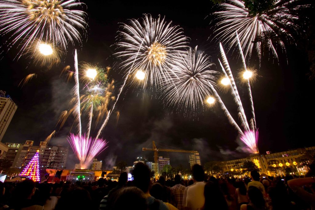 dragon fireworks