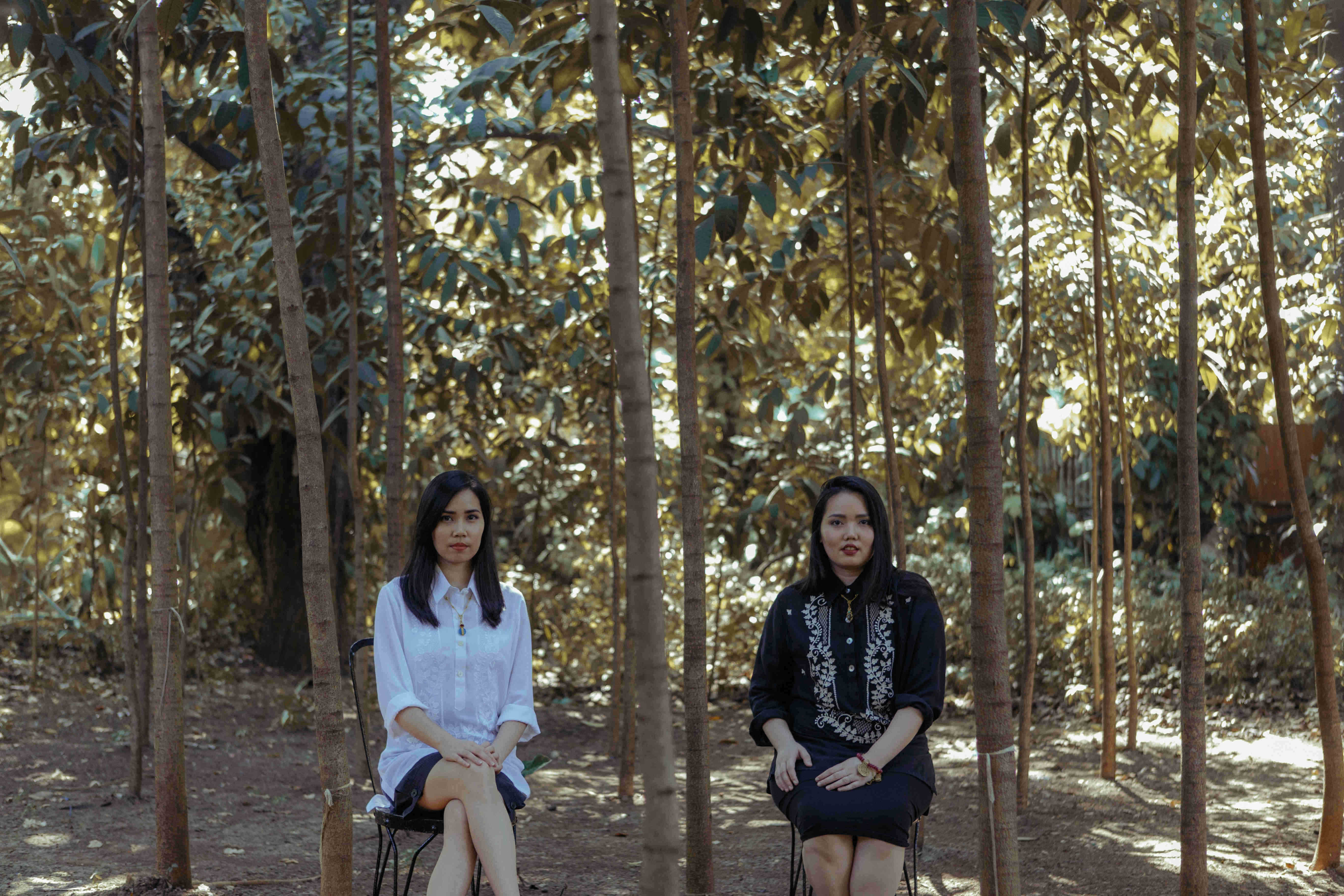 Rica Banares Manuel designs Rich Earth's jewelry, while her sister Emerald Banares is in charge of marketing.