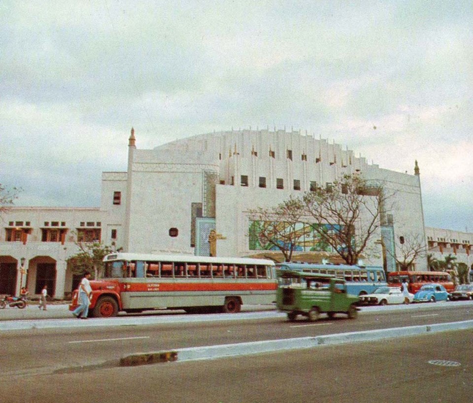 Before its popular pink paint, the Met was painted in off-white and gold. Photo courtesy of METamorphosis