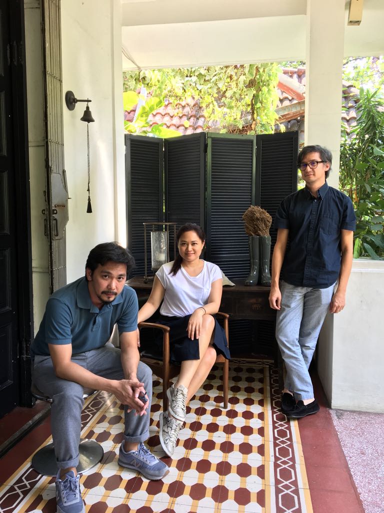 Spektacularis’ Stephanie Fondroso (center), with artists Stanley Ruiz and Gabriel Lichauco