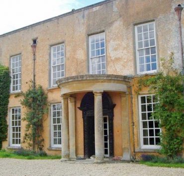 nolisoliph luckington court england