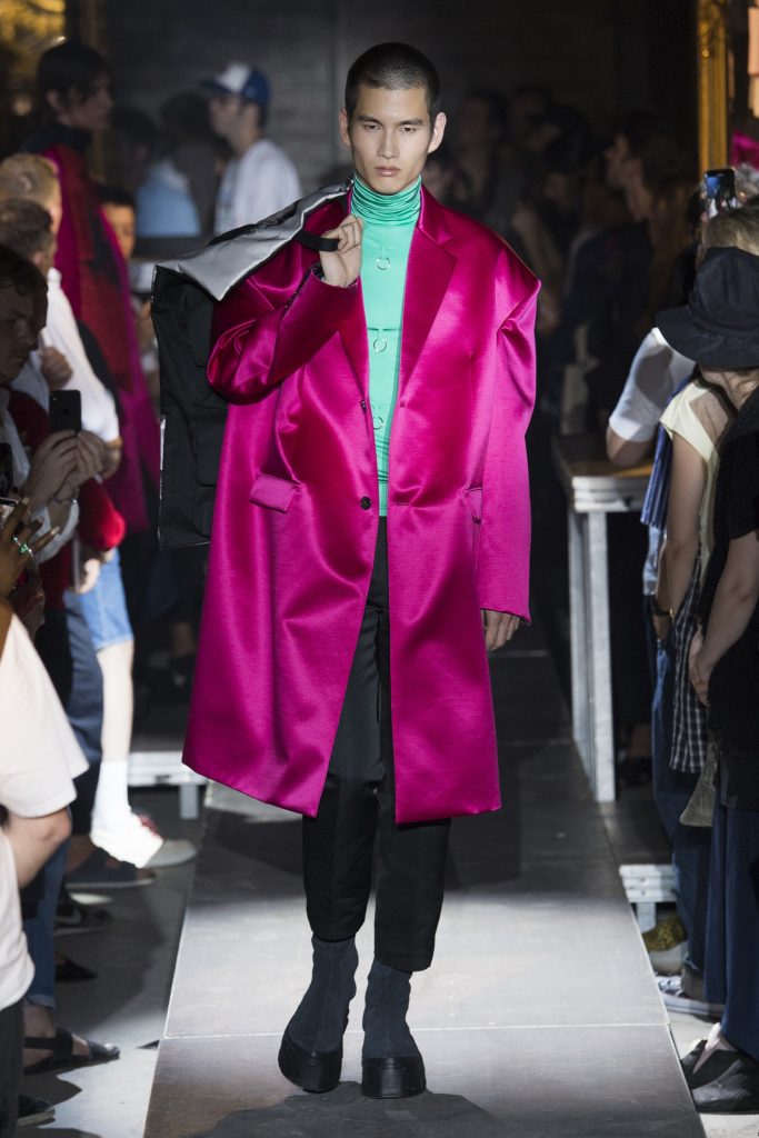 Raf Simons ss 19 Vogue Runway Photo: Yannis Vlamos / Indigital.tv