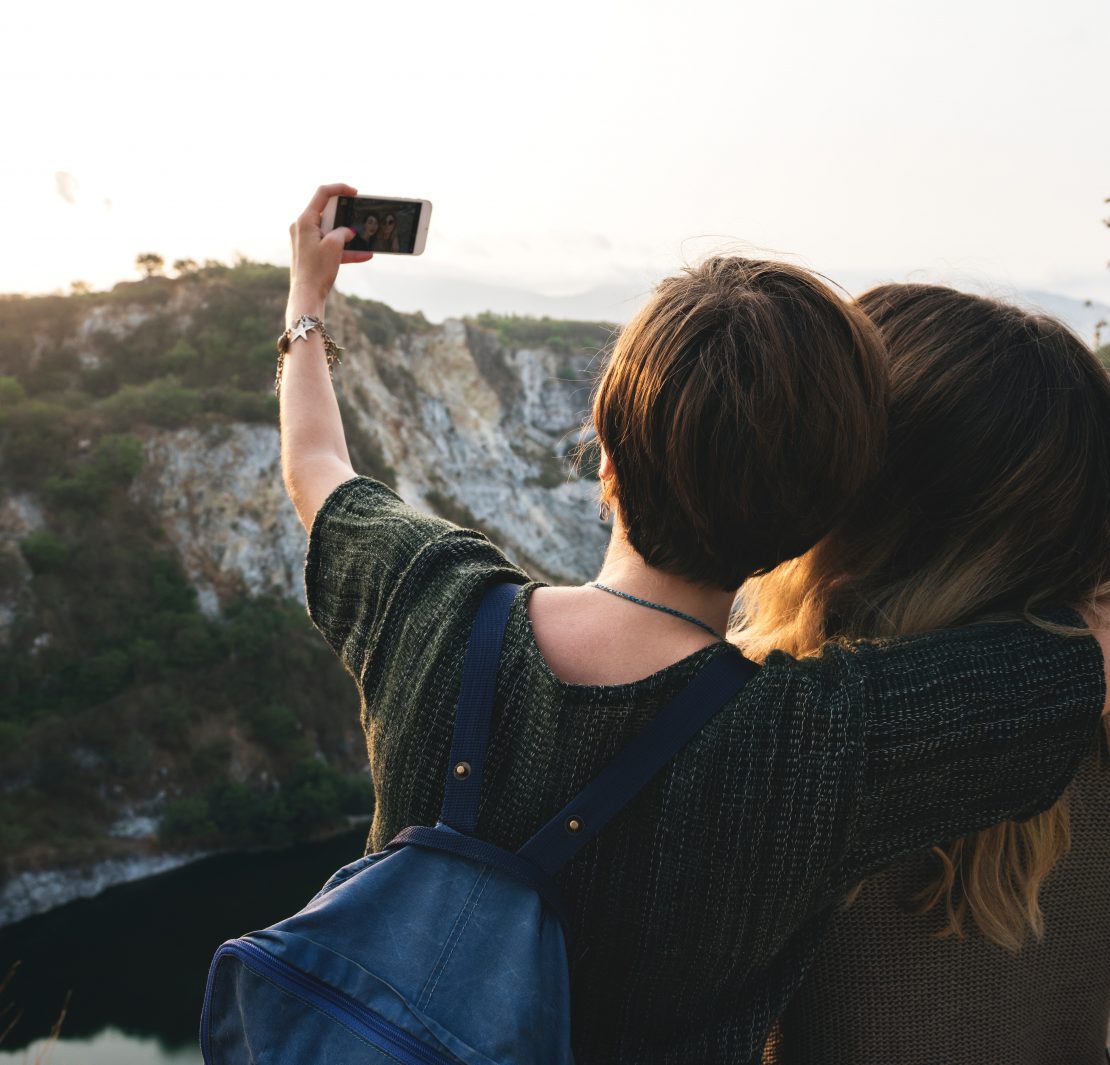 Basic selfie etiquette that everyone should know (and follow) - NOLISOLI