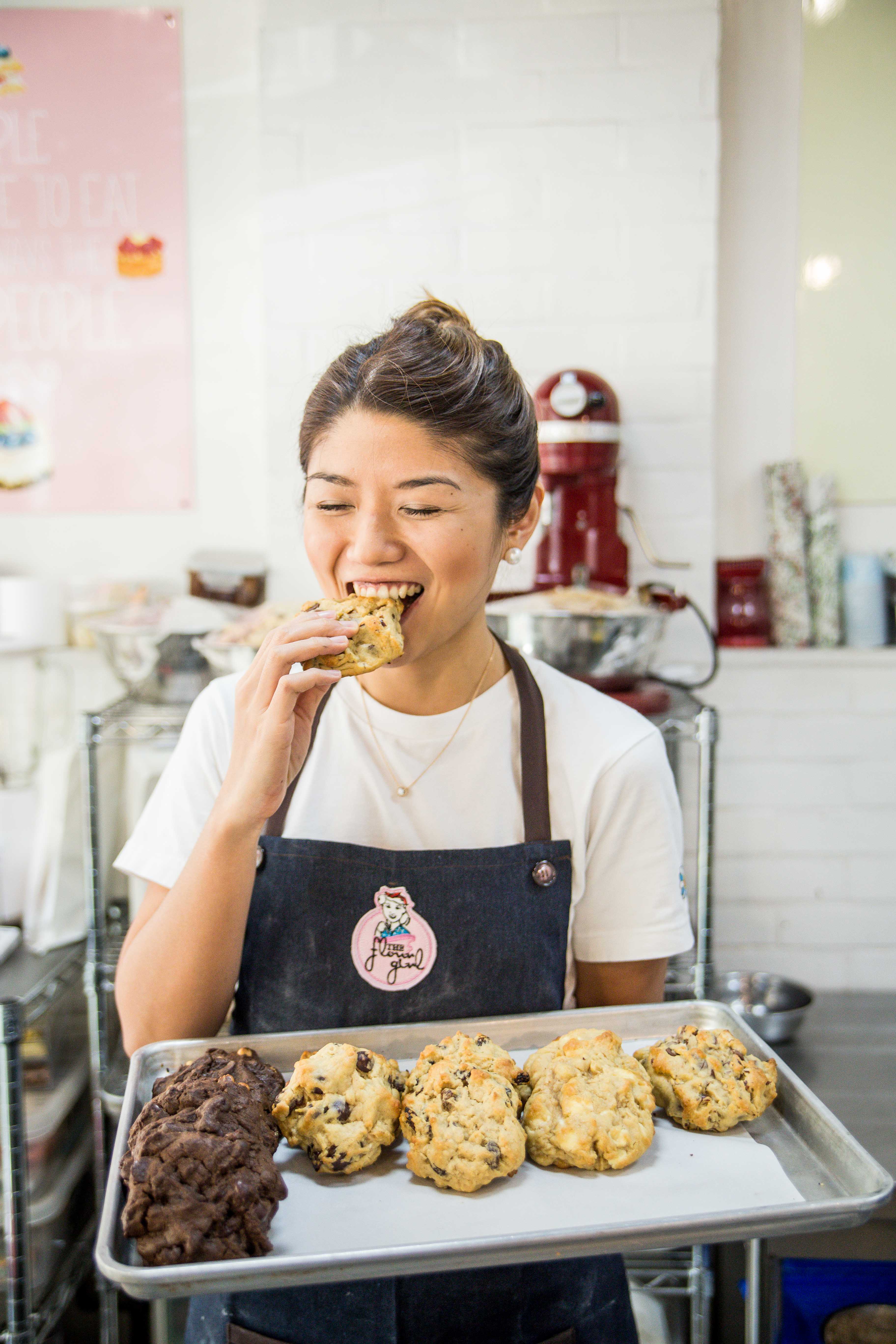 nolisoli eats the flour girl cookies