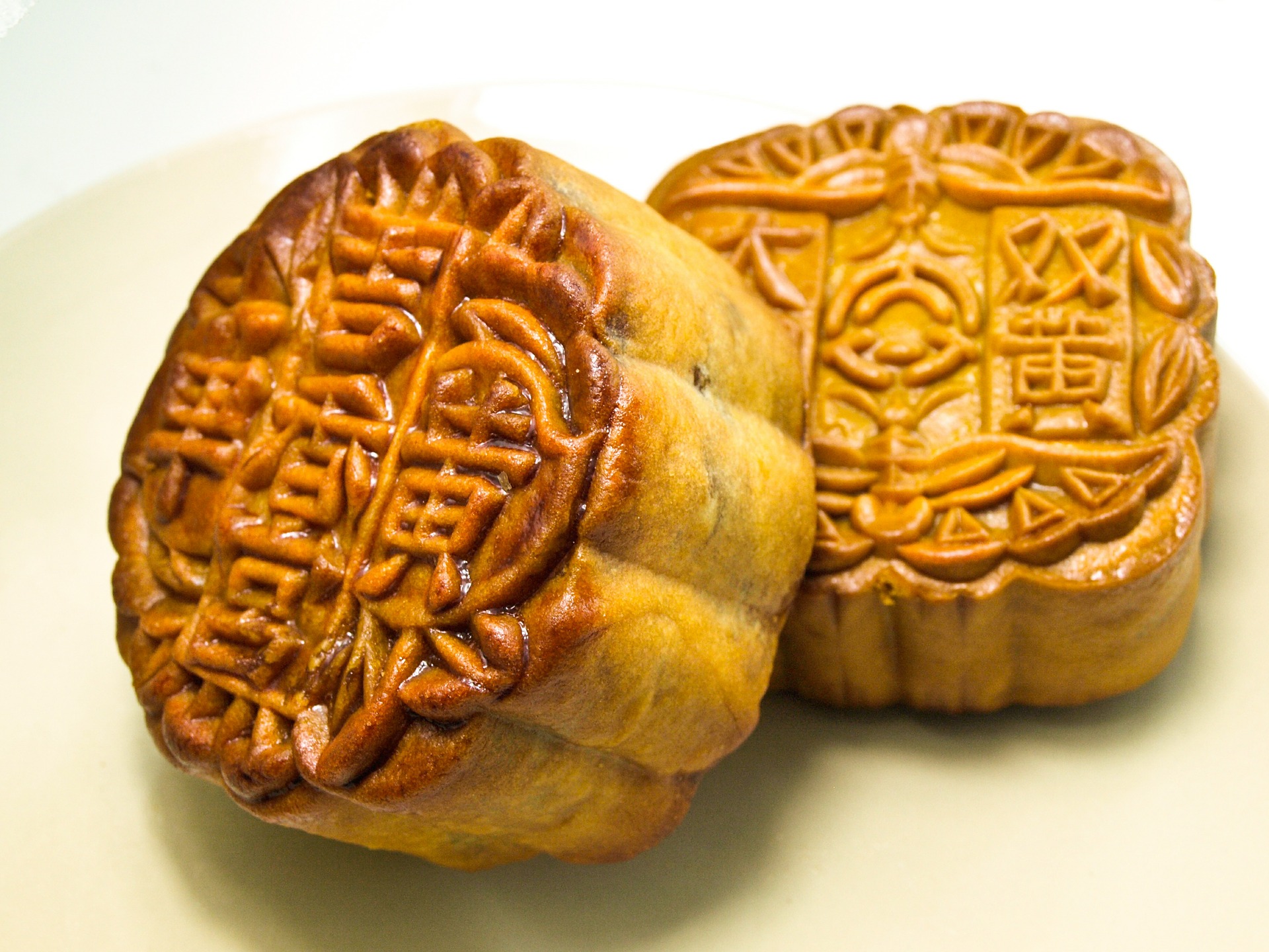 celebrate-the-mid-autumn-festival-with-mooncakes-from-these-shops