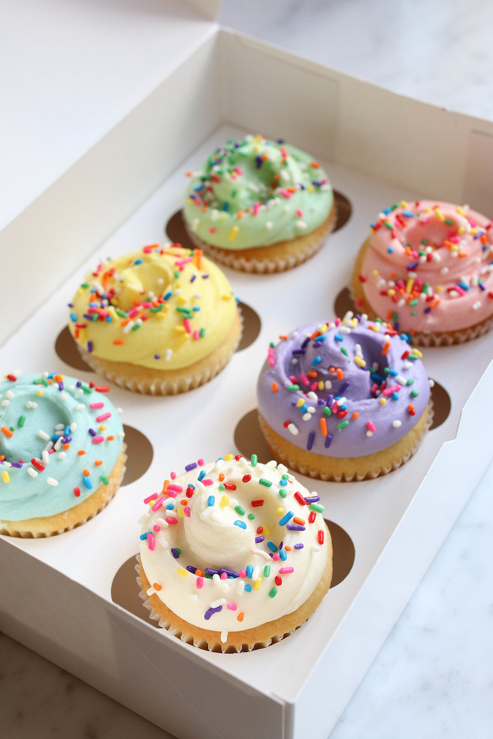 m bakery cupcake