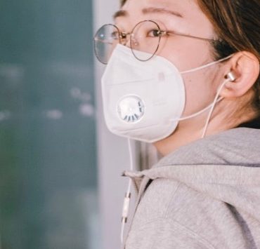 face mask with valve