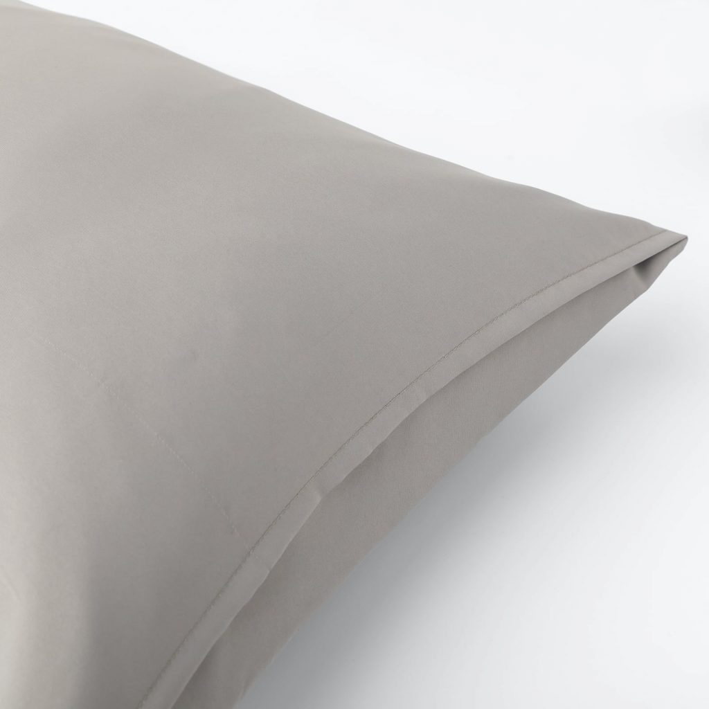 Uniqlo's releasing Airism bedsheets so I can finally have a good night