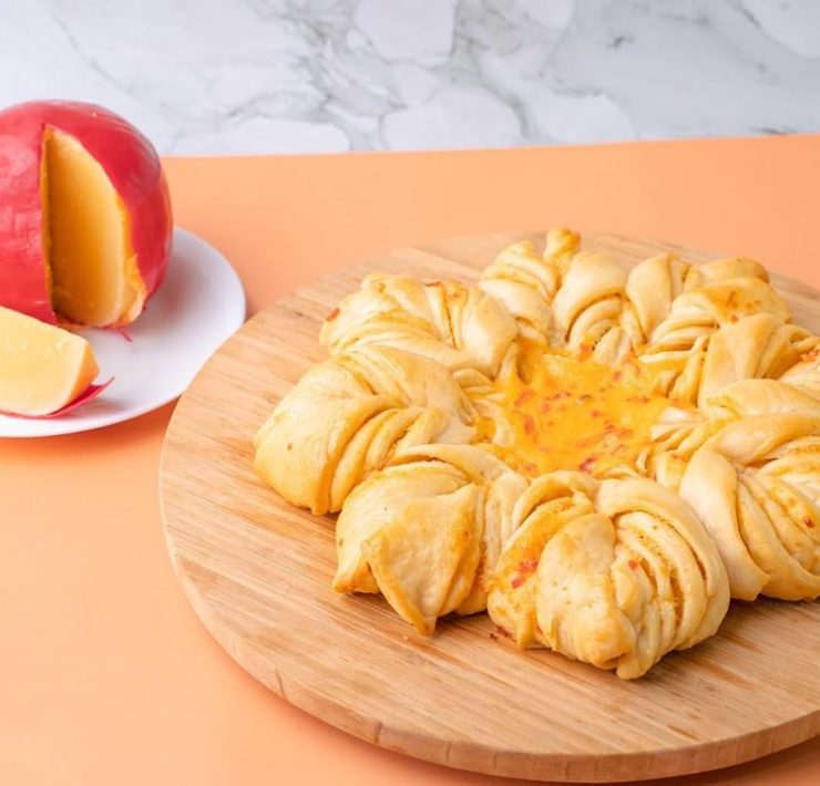 quezo de bola flower bread