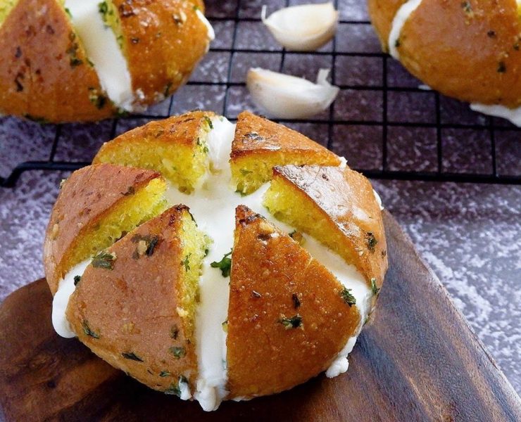 korean cream cheese garlic bread