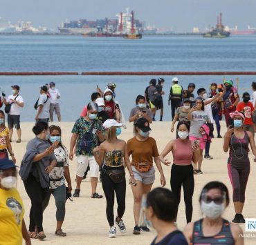 manila bay crowd