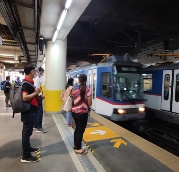 people waiting on train platform MRT