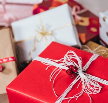 Regifting dos and donts header nolisoliph