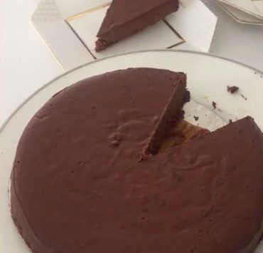 Flourless chocolate cake from the series Nolisoli Comfort Kitchen