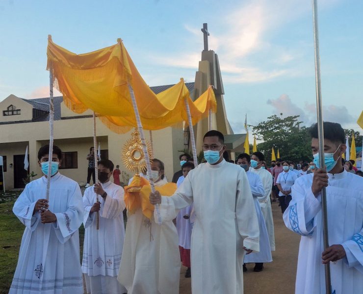 Masked priests carrying out their Lenten duties amid the COVID-19 pandemic