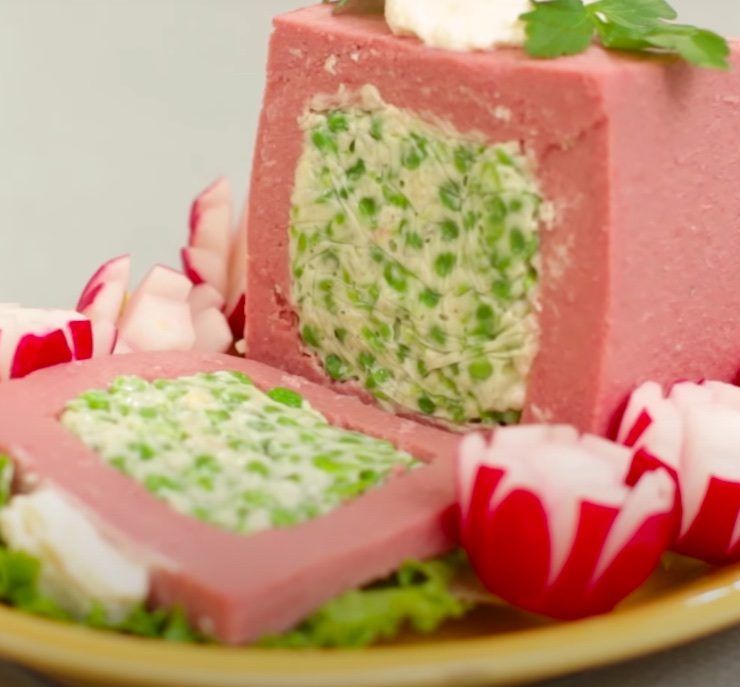 A vintage recipe made with bologna stuffed with mashed peas and mayonnaise