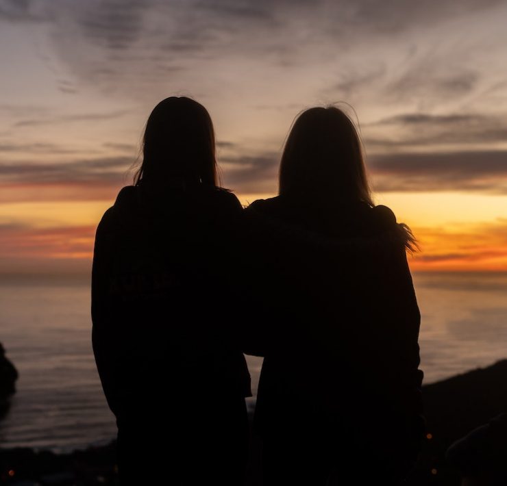 Low-maintenance friendships header unsplash nolisoliph