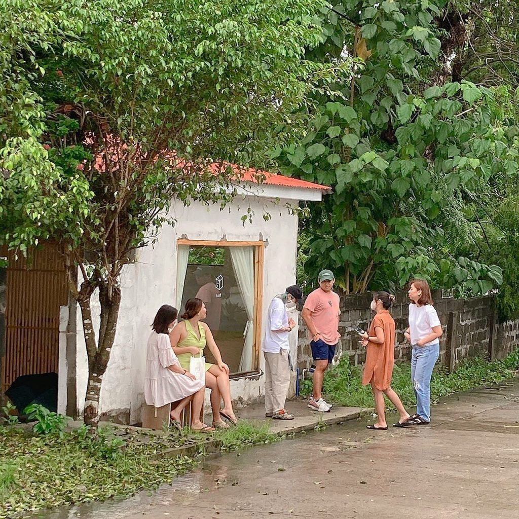 store front in la union with people