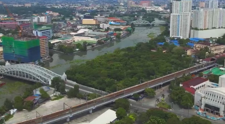 aerial view of arroceros forest park next to the pasig river