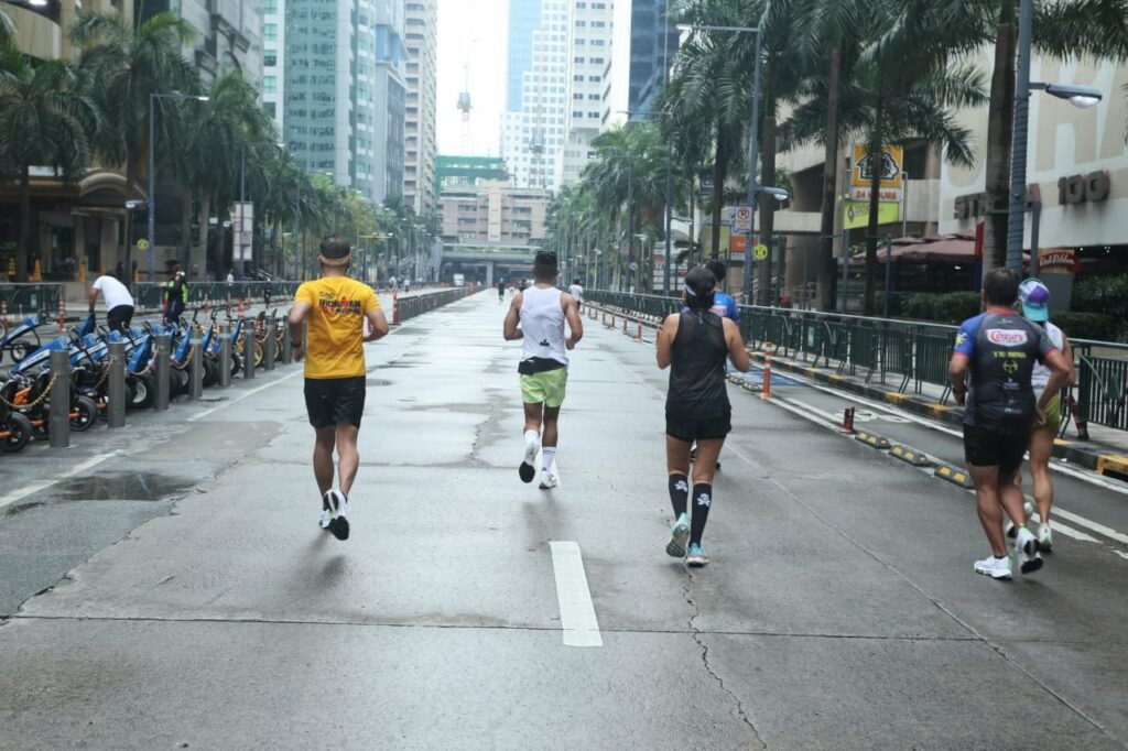 runners on an empty ortigas street