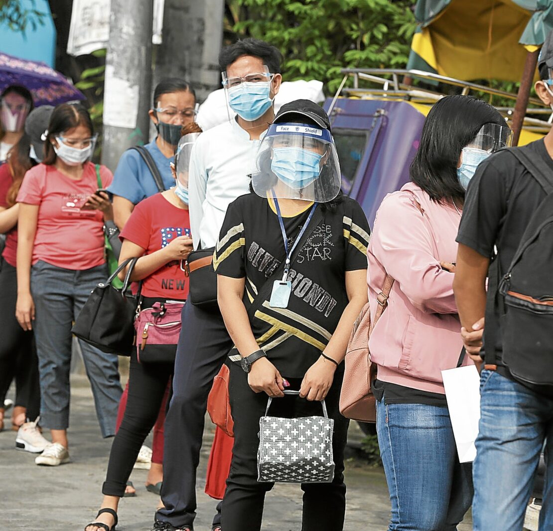 commuters wearing face shield