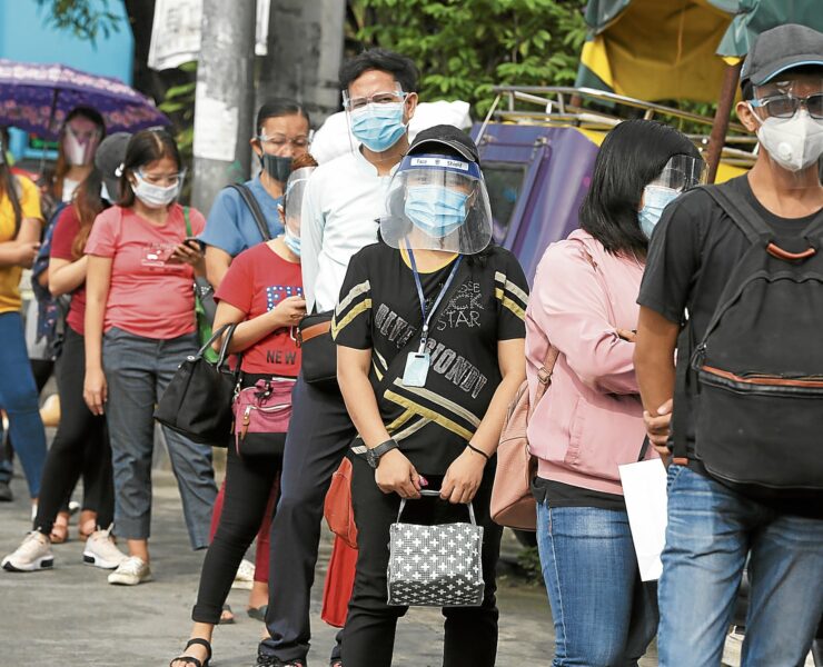commuters wearing face shield
