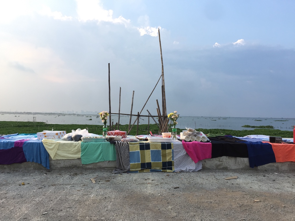 Sunset Garden, the artists describe, is a temporary congregation of long time friends and strangers over a reclaimed land at Laguna de Bay, that aims to reevaluate what it means to be in the periphery, to own one’s body, to confront shame and desire, to transfigure, to trust, to forgive, to hope, to love, while watching the sunset | Photo by Czar Kristoff