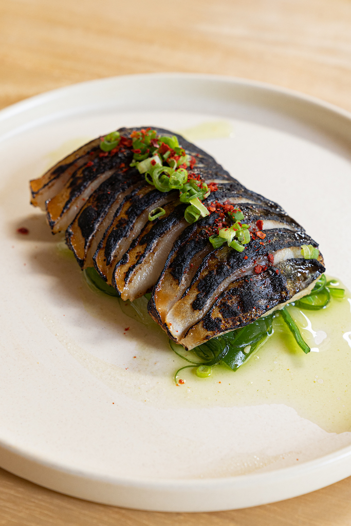 Saba misoni, shime saba with miso sauce served with chuka wakame